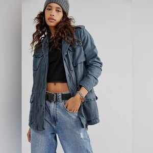 Free People NOT YOUR BROTHERS SURPLUS JACKET CLINCHED WAIST deep sea size M